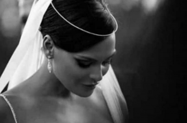 υβόννη μπόσνιακ: η ανατριχιαστική φωτογραφία με τα δάκρυα από τον γάμο της! 18