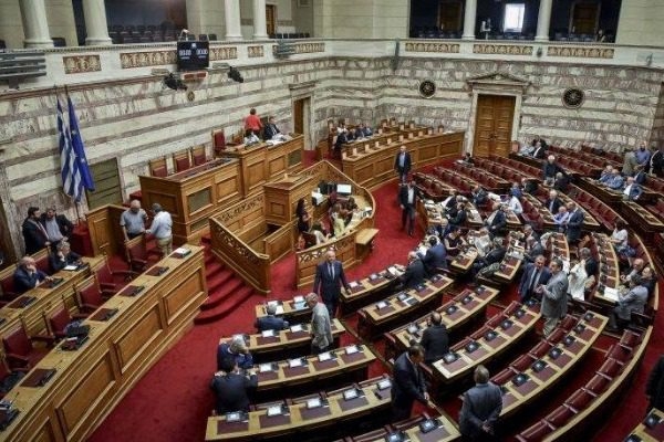 Μητρόπουλος: Οι βουλευτές θα πάρουν αναδρομικά 24.442 ευρώ 21