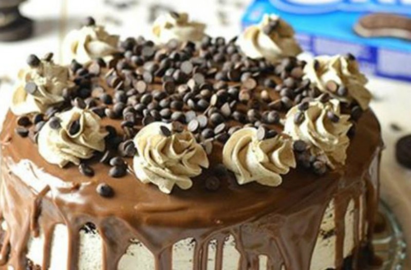 Σοκολατένια τούρτα με γέμιση Oreo cheesecake και ganache σοκολάτας 1