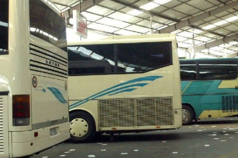 Οδηγός ΚΤΕΛ παράτησε τους επιβάτες μέσα στο λεωφορείο και έφυγε 3