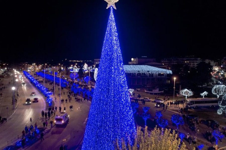 Πού στην Ελλάδα υπάρχει το ψηλότερο χριστουγεννιάτικο δέντρο; 1