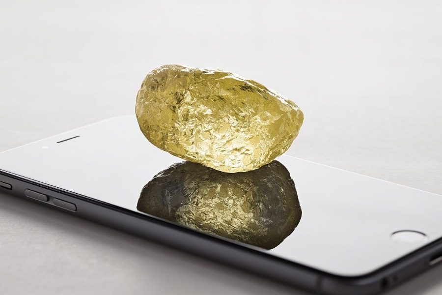 Εντυπωσιακό διαμάντι σε μέγεθος αυγού βρέθηκε στον Καναδά 3