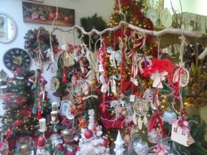 Χριστουγεννιάτικα είδη και διακοσμητικά στο κατάστημα SOTREK 36