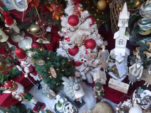 Χριστουγεννιάτικα είδη και διακοσμητικά στο κατάστημα SOTREK 44