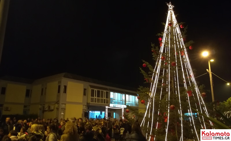 Φωταγωγήθηκε το δέντρο στο Βιοτεχνικό Πάρκο Καλαμάτας 1