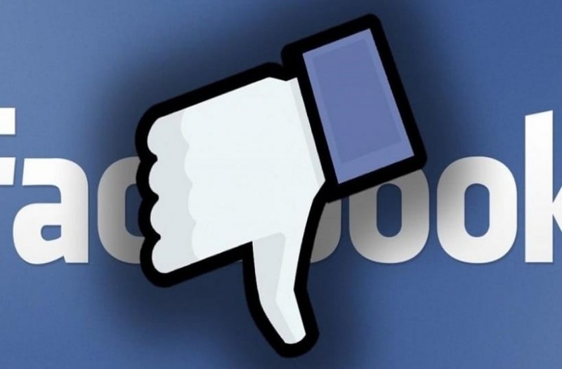 «Έπεσε» το Facebook 3