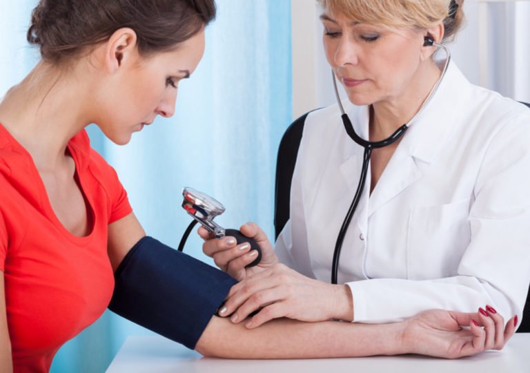 Ποιες παθήσεις «χτυπάνε» τις γυναίκες μετά τα σαράντα 1