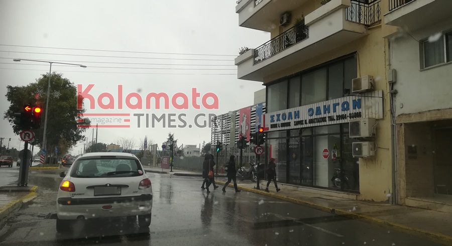 Χιονίζει στο κέντρο της Καλαμάτας 32