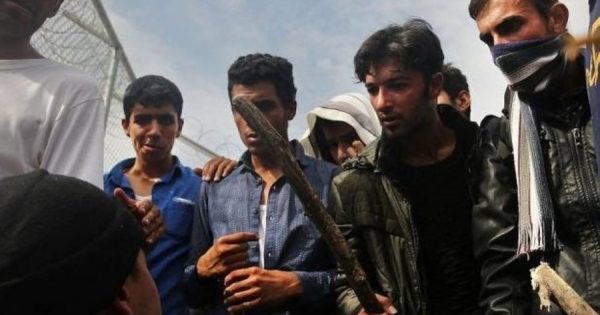 Πρωτοφανές: Ποινική Δίωξη σε Έλληνα για Επεισόδιο με Μετανάστες. Τον Χτύπησαν και του Έσπασαν τη Νταλίκα 3