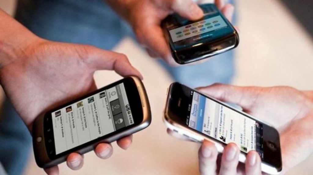 Μεγάλες αλλαγές στην κινητή τηλεφωνία: Έρχονται συμβόλαια με απεριόριστες κλήσεις