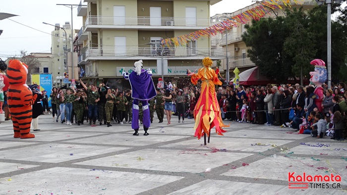 Ξυλοπόδαροι, άρματα, κόσμος, κέφι και Στικούδη - Ματιάμπα στο 159ο καρναβάλι της Μεσσήνης 96