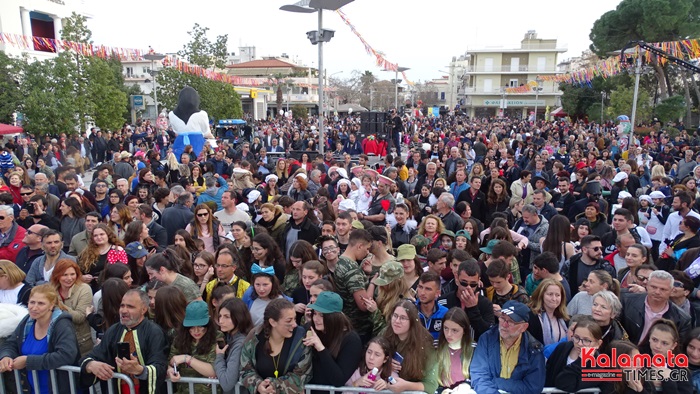 Ξυλοπόδαροι, άρματα, κόσμος, κέφι και Στικούδη - Ματιάμπα στο 159ο καρναβάλι της Μεσσήνης 112