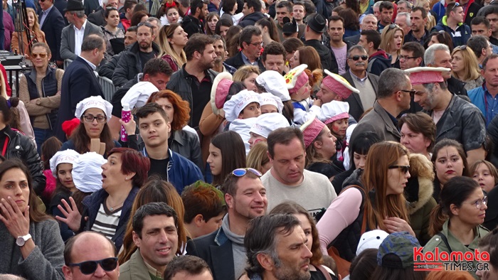 Ξυλοπόδαροι, άρματα, κόσμος, κέφι και Στικούδη - Ματιάμπα στο 159ο καρναβάλι της Μεσσήνης 113