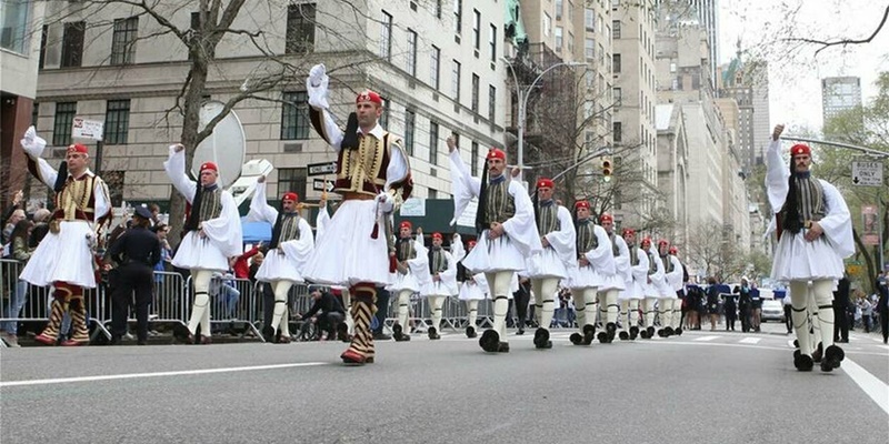Στα γαλανόλευκα η Νέα Υόρκη! Δείτε την παρέλαση της Ομογένειας στην 5η Λεωφόρο του Μανχάταν (vids) 32