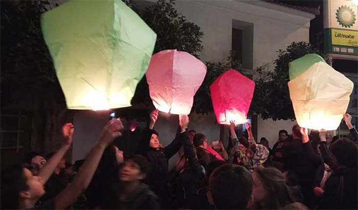 Αναβιώνει στην Κυπαρισσία το έθιμο «πέταγμα των γλόμπων» 3