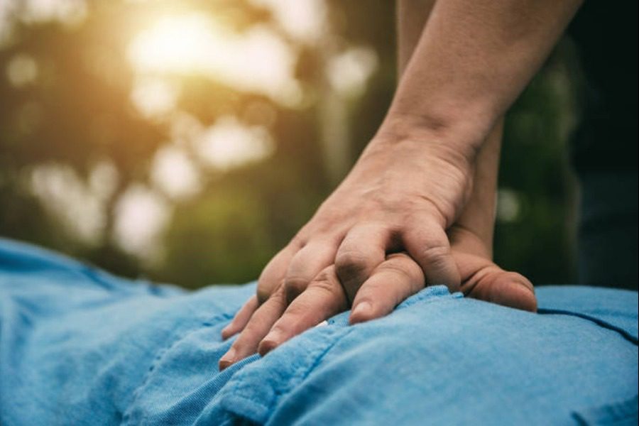 Οδηγίες πρώτων βοηθειών σε περίπτωση που πνίγεται ένα παιδί 5
