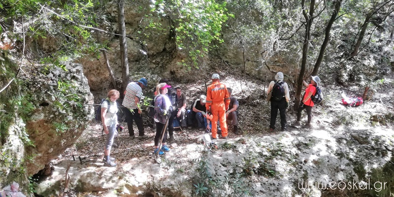 Καθαρισμός μονοπατιού στην Ιερά Μονή Βελανιδιάς