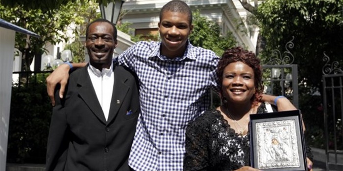 Εφορευτική επιτροπή στον Δήμο Ζωγράφου όρισαν τον Γιάννη Αντετοκούνμπο... 17