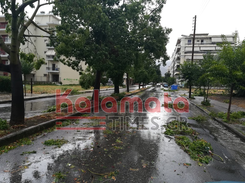 Ανεμοστρόβιλος σάρωσε την Καλαμάτα 26