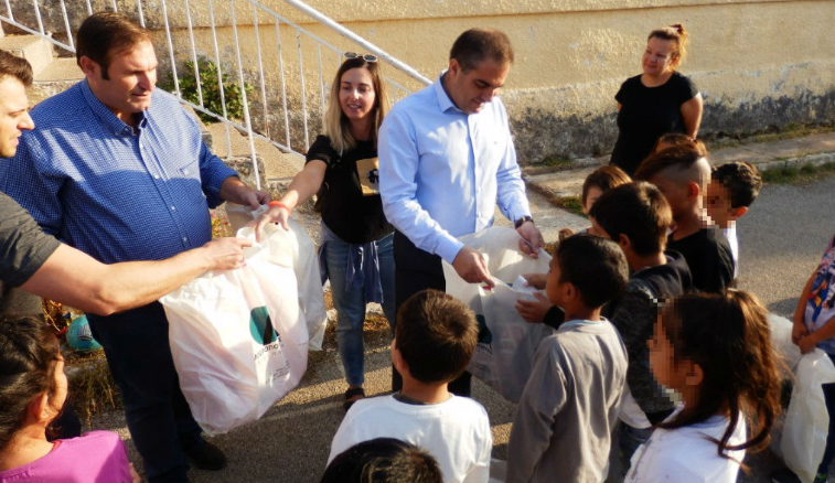 Σχολικά είδη σε 40 παιδιά καταγωγής Ρομά στο Δημοτικό Σχολείο Πλατέος προσέφερε ο Δήμαρχος 27