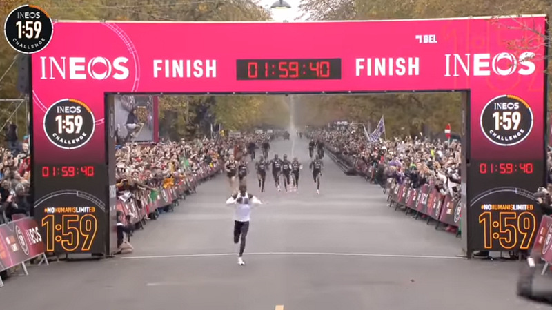Γράφτηκε ιστορία: Ο Κιπτσόγκε έτρεξε τον μαραθώνιο σε λιγότερο από 2 ώρες 10