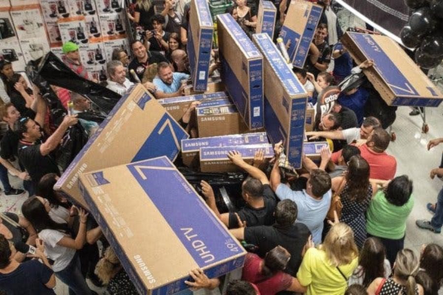 Το Twitter γλεντάει την Black Friday 1