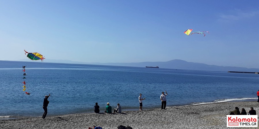 Καλαμάτα: Πέταξαν χαρταετό, ψάρεψαν, έκαναν και το μπάνιο τους (video) 10