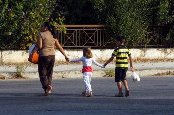 Κοροναϊός: Άδεια ειδικού σκοπού στους γονείς με πλήρεις αποδοχές