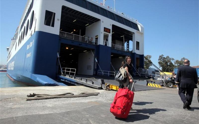 Κορωνοϊός: Μόνο οι μόνιμοι κάτοικοι θα μπορούν να ταξιδέψουν στα νησιά 1