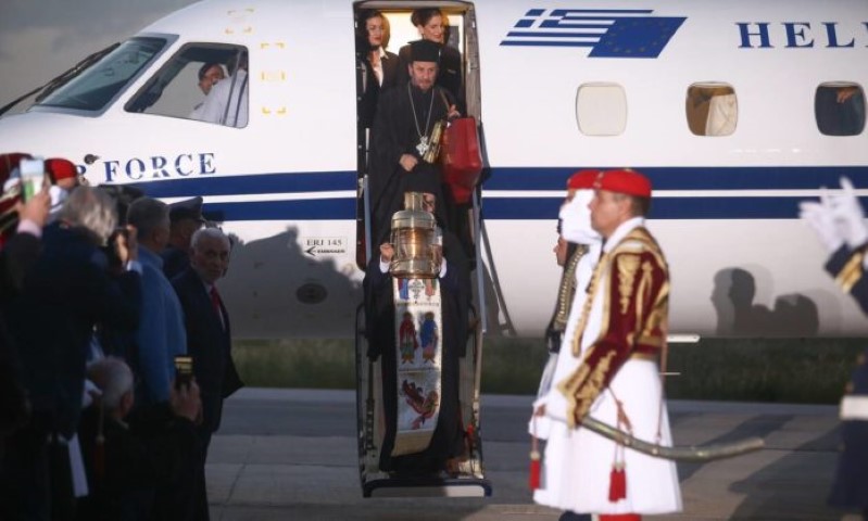 Κορονοϊός – Πάσχα: Έτσι θα φτάσει το Άγιο Φως στην Ελλάδα 3