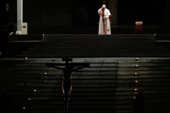 Βατικανό: Μόνος στη λειτουργία της Μεγάλης Παρασκευής ο Πάπας Φραγκίσκος