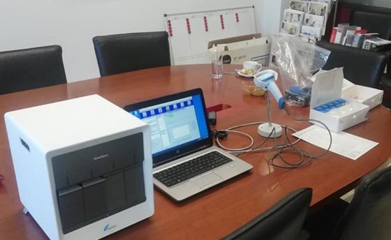 Το Νοσοκομείο Καλαμάτας παρέλαβε το μηχάνημα ταχείας διάγνωσης κορονοϊού