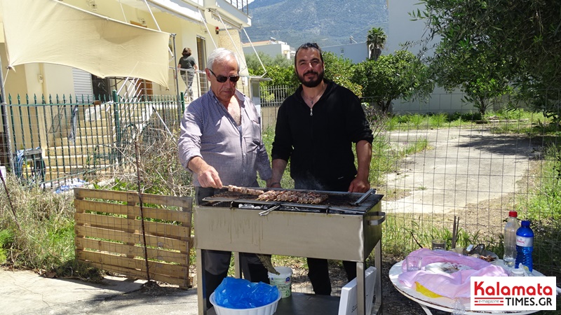 Η Καλαμάτα ψήνει σε αυλές και μπαλκόνια