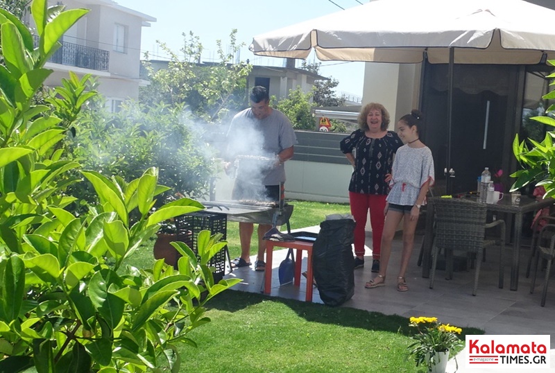 Η Καλαμάτα ψήνει σε αυλές και μπαλκόνια