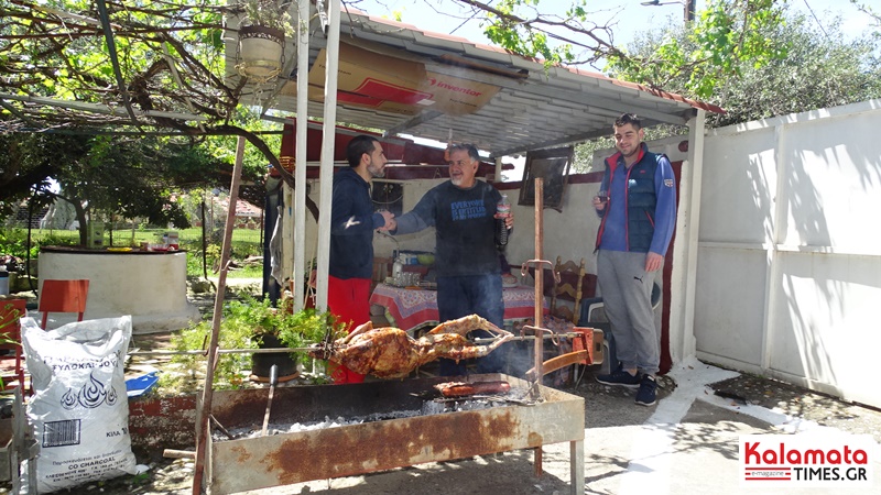 Η Καλαμάτα ψήνει σε αυλές και μπαλκόνια