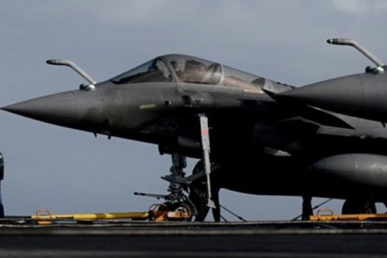 Μήνυμα σε Αγκυρα από Μακρόν: Δύο γαλλικά πολεμικά αεροσκάφη Rafale στην Κρήτη