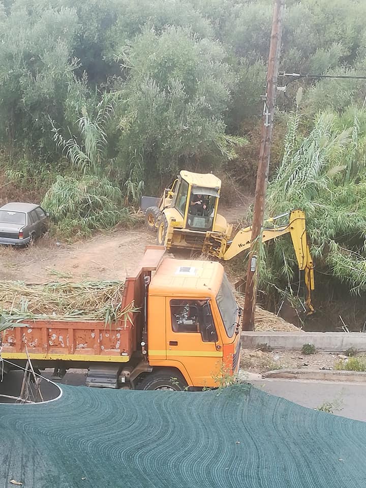 Σε επιφυλακή ενόψει της κακοκαιρίας - Συνέχεια των καθαρισμών από Δήμο και ΔΕΥΑΚ 4