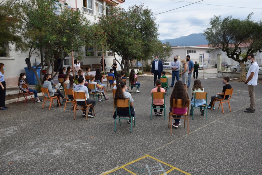 Προσφορά σχολικά είδη σε μαθητές Δημοτικών Σχολείων του Δήμου Καλαμάτας 15 Θανάσης Βασιλόπουλος