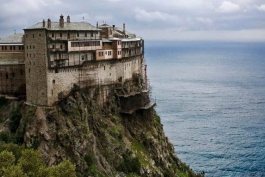 Άγιον Όρος: Ανησυχία για κρούσματα σε μονές 1