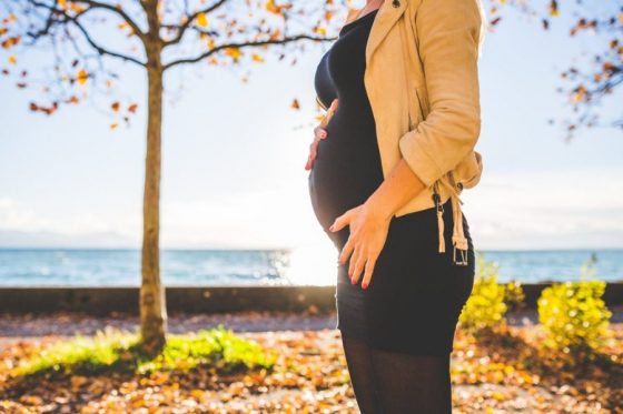 Κορωνοϊός: Οι έγκυες είναι πιθανόν να γεννήσουν πρόωρα και το μωρό τους να εισαχθεί σε ΜΕΘ
