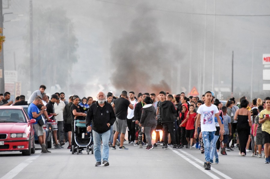 Μπλόκα σε όλη την Πελοπόννησο για τον θάνατο 18χρονου Ρομά στη Καλαμάτα 1