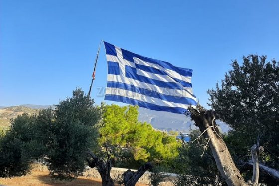 Κρητικός ύψωσε τη μεγαλύτερη Ελληνική σημαία του κόσμου στο Καστελόριζο