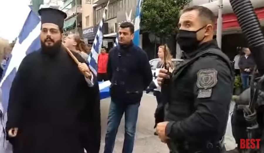 28η Οκτωβρίου Πάτρα: Παρέλαση χωρίς μάσκες και επεισόδια με αστυνομικούς (vid) 3