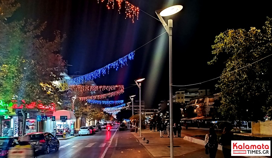 Η Καλαμάτα στολίζεται εν μέσω καραντίνας για τα Χριστούγεννα 23