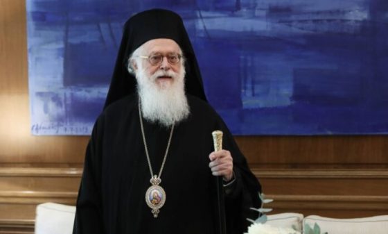 Αρχιεπίσκοπος Αλβανίας: Βγήκε νικητής στη μάχη με τον κορονοϊό – Πήρε εξιτήριο από το νοσοκομείο