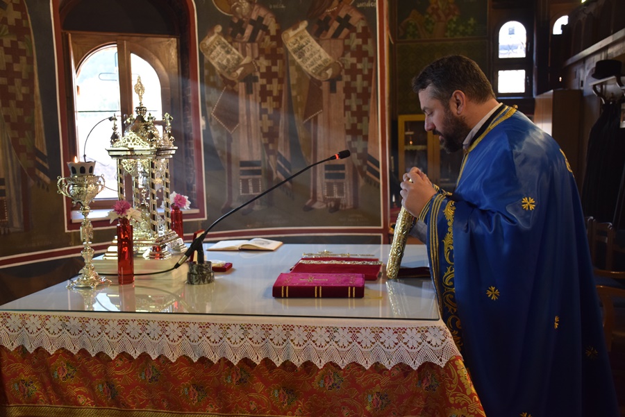 Εγκληματούν όσοι κηρύττουν πως δεν κολλάς τον ιό μέσα στον ναό 4