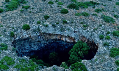 Η μαγευτική «Μαύρη Τρύπα» της Μάνης και το κρυφό δάσος της 4