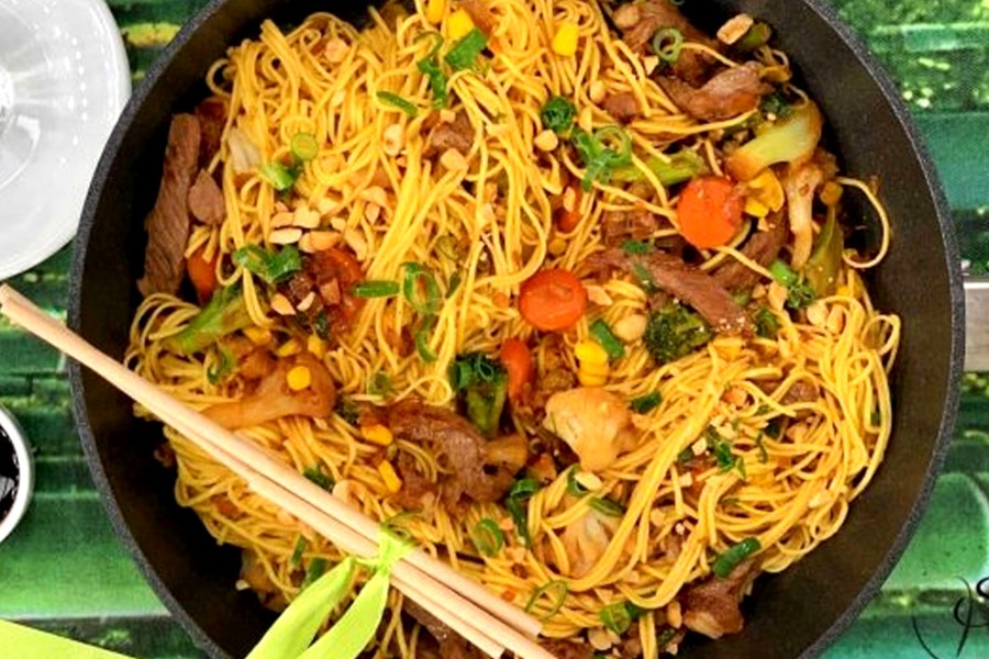 H συνταγή της ημέρας: Noodles με μοσχάρι και ανάμεικτα λαχανικά 1