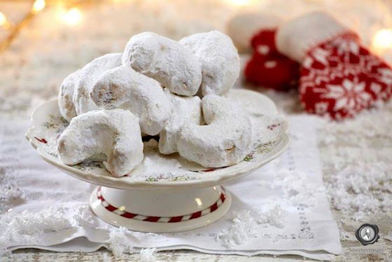 Κουραμπιέδες: Η ιστορία του πιο παραδοσιακού γλυκού των Χριστουγέννων