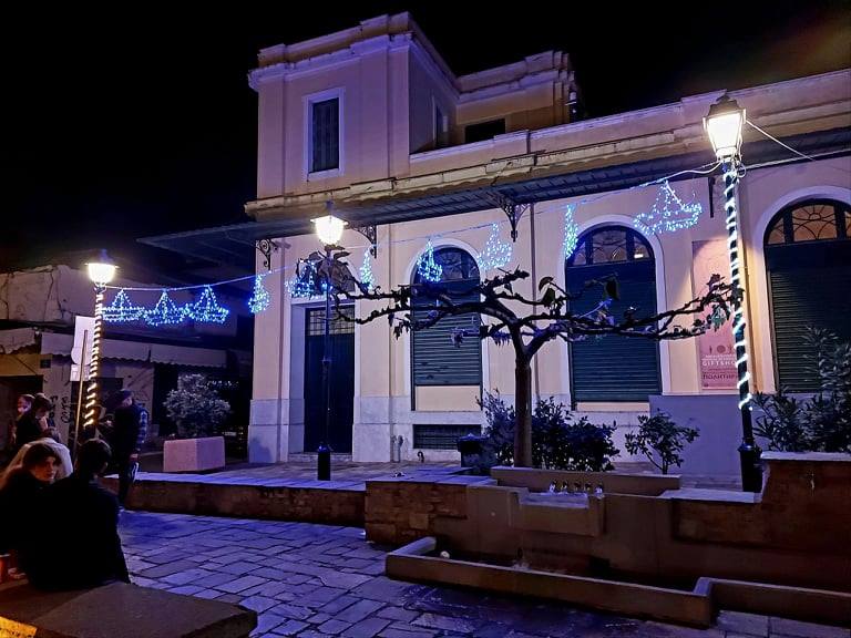 Η Καλαμάτα φόρεσε τα γιορτινά της και εντυπωσιάζει (fotos) 34